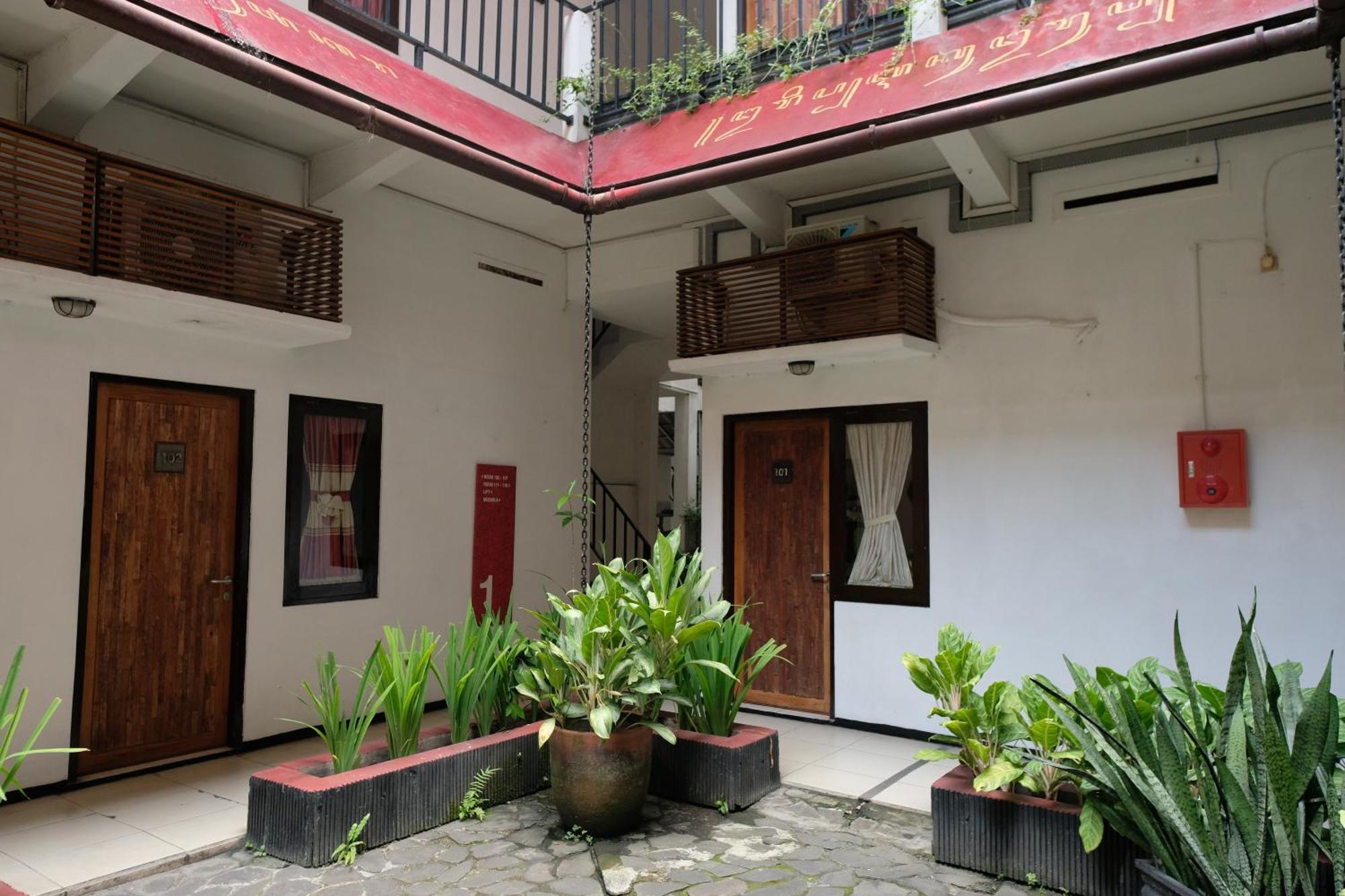 Mawar Asri Hotel 2*