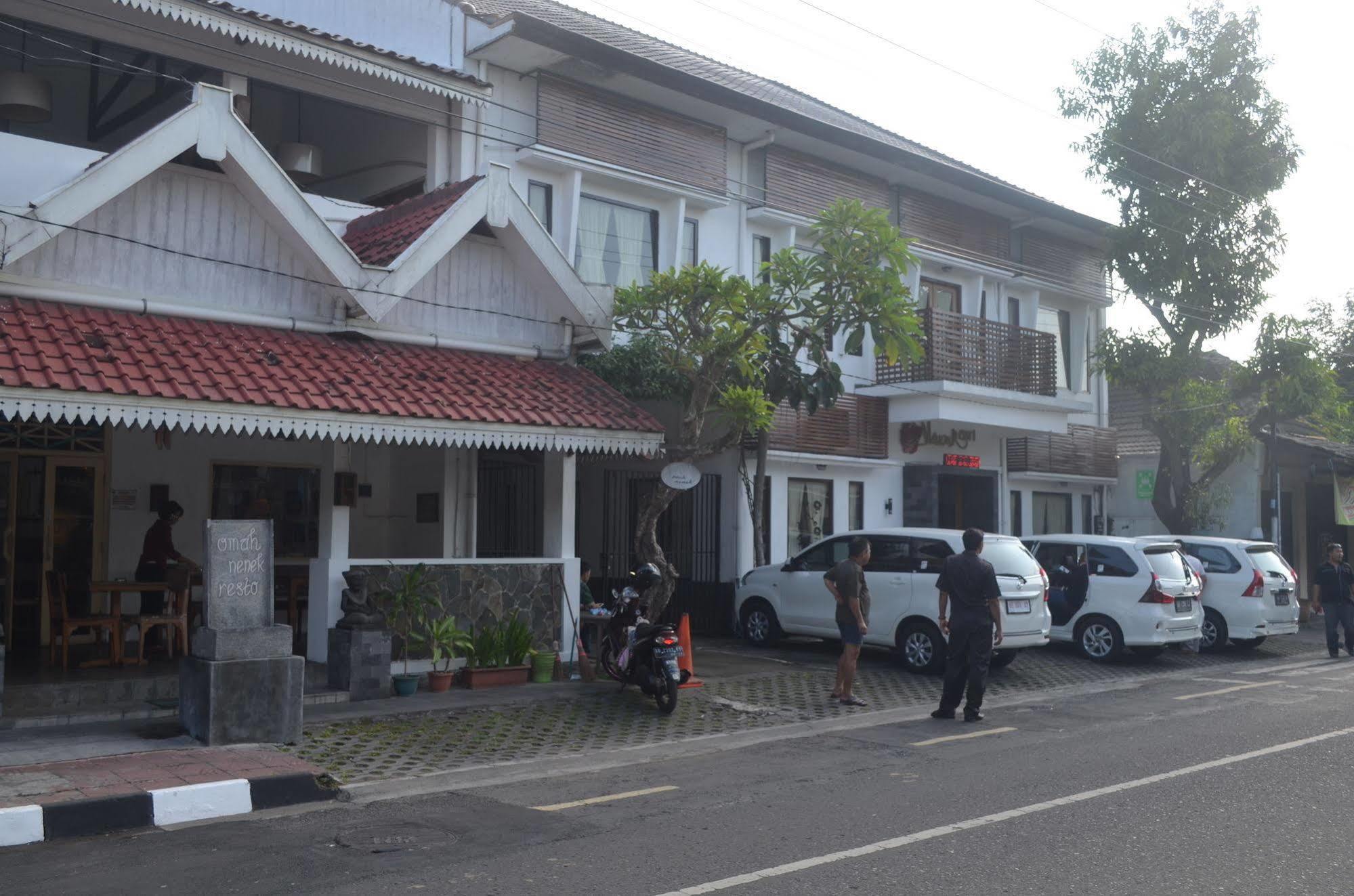 Mawar Asri Hotel 2*
